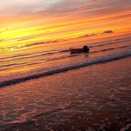 Holiday Home ゲストハウス 3*