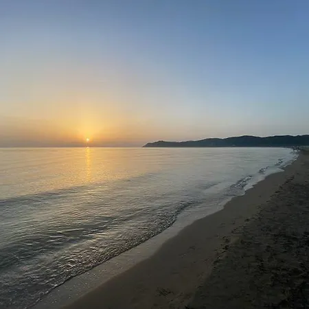 Holiday Home ゲストハウス 3*