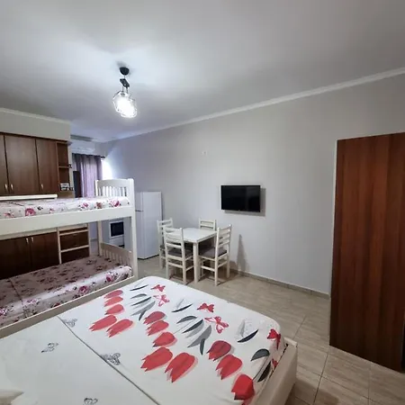 Holiday Home Pensjonat Plazhi San Pietro