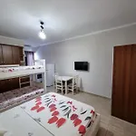 Holiday Home بيت ضيافة Plazhi San Pietro
