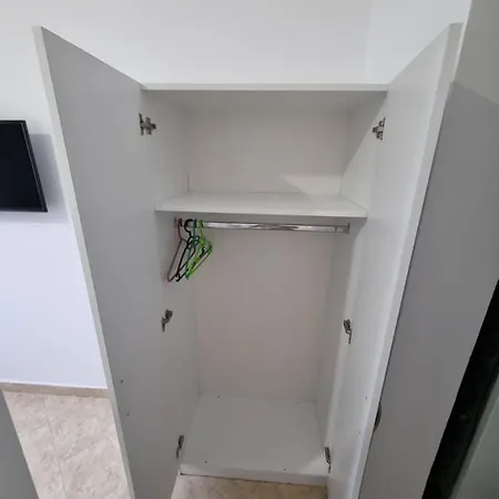 Holiday Home بيت ضيافة Plazhi San Pietro