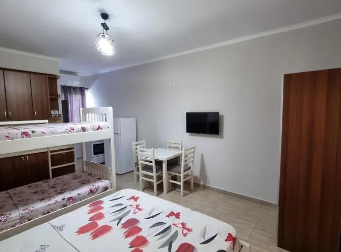 Holiday Home بيت ضيافة Plazhi San Pietro